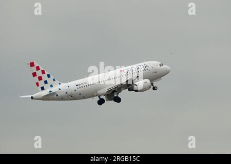 Zürich, Schweiz, 19. Mai 2023 9A-CTL Croatia Airlines Airbus A319-112, kurz nach Start von Landebahn 10 Stockfoto