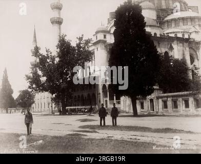 Altes Foto aus dem 19. Jahrhundert: Die Soleymaniye-Moschee, eine osmanische Kaisermoschee auf dem dritten Hügel von Istanbul, Türkei. Stockfoto