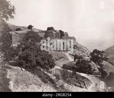 Vintage 19. Jahrhundert Foto: Die Festung von Nundydroog, oder Nandidurga, auf einem Hügel nordöstlich von Bangalore in der Baramahal Region des Staates Mysore, Indien. Stockfoto