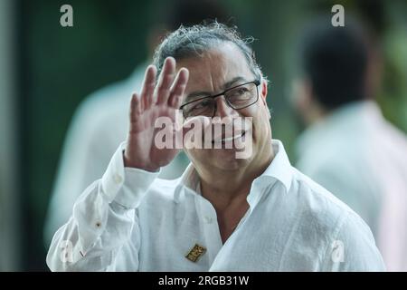 Belem, Brasilien. 08. Aug. 2023. Gustavo Petro, Präsident von Kolumbien, kommt zum Gipfeltreffen der Staats- und Regierungschefs der südamerikanischen Amazonasländer. Ziel des Gipfels ist es unter anderem, sich auf einen gemeinsamen Standpunkt für die UN-Klimakonferenz COP28 in Dubai Ende des Jahres zu einigen. Kredit: Filipe Bispo/dpa/Alamy Live News Stockfoto