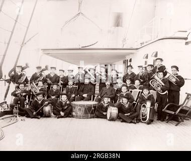 1889 Foto-RMS Teutonic - aus einem Album der Bilder im Zusammenhang mit der Einführung des Schiffes, die von Harland und Wolff in Belfast gebaut wurde, für die White Star Line - später Bekanntheit zu erreichen, da der Inhaber der Titanic. Das Album zeigt das Innere des Schiffes, Mitglied der Besatzung, Kreuzfahrten, inklusive einem Besuch an Bord durch den Deutschen Kaiser und den Prinzen von Wales, sowie viele Bilder von anderen Besuchern. Dieses Bild-band Der schulschiff Unermüdlichen Stockfoto