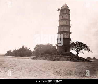 John Thomson (14. Juni 1837 - 29. September 1921) Schottischer Fotograf, um 1870 in China aktiv, aus einem Album seiner Bilder: pagoda bei Swatow, Shantou Stockfoto