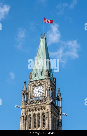 Die Glocke und der Uhrenturm des Friedensturms befinden sich auf der Zentralachse des Zentralblocks der kanadischen parlamentsgebäude in Ottawa Stockfoto