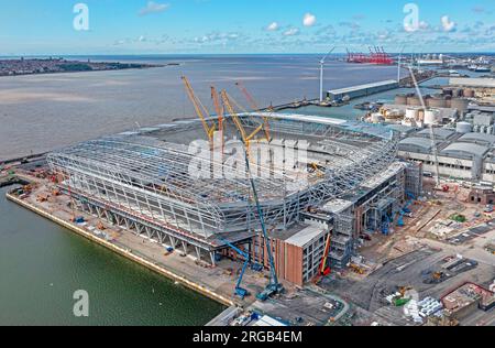 Liverpool, Vereinigtes Königreich. 08.07.2023 das neue Stadion des Everton Football Club wird am Bramley Moore Dock entlang des Flusses Mersey gebaut. 7. August 2023. Stockfoto