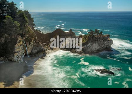 McWay Falls, Julia Pfeiffer Burns State Park, Big Sur, Kalifornien Stockfoto