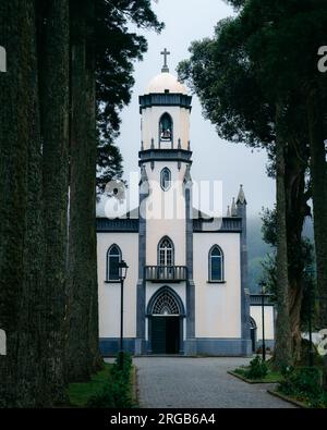 Igreja de Sao Nicolau. Diese Kirche ist ein historisches Juwel auf den Azoren, Portugal, und verkörpert architektonische Schönheit und spirituelle Bedeutung Stockfoto