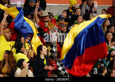 Melbourne, Australien. 08. Aug. 2023. Ein farbenfroher kolumbianischer Fan jubelt auf den Tribünen während des FIFA Women's World Cup Australia & Neuseeland 2023. Runde 16 zwischen Kolumbien und Jamaika im Melbourne Rectangular Stadium. Columbia gewann das Spiel 1-0. Kredit: SOPA Images Limited/Alamy Live News Stockfoto