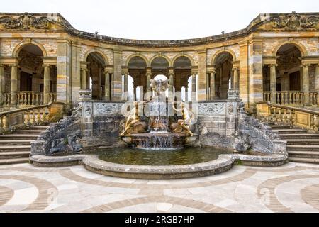 Der Nymphs-Brunnen in der Loggia, italienischer Garten, Hever Castle, Kent, England Stockfoto