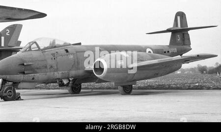 Royal Air Force - Gloster Meteor F.8 7254M '3' (ex WH357), bei RAF Halton mit Nr. 1 School of Technical Training im März 1961 Stockfoto