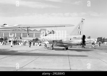 Royal Air Force - English Electric Lightning F.2 XN780 (msn 95133), bei der RAF Finningley Battle of Britain Display im September 1963. Stockfoto