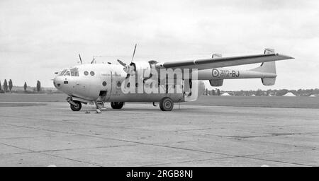 Armee de l'Air - Nord 2501 Noratlas '312-BJ' (msn 24), von Groupement Instruction 312, in Verwendung als Patrouille de France Unterstützungsflugzeug, ca. 1971. Stockfoto