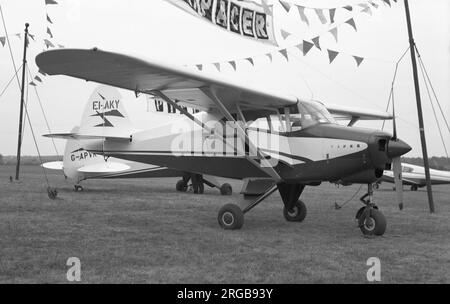 Piper PA-22-160 Tri-Pacer Ei-AKY (msn 22-6689), am Flugplatz Fairoaks für die C.S.E. Aviation Sales Weekend am 26-27. September 1959. Stockfoto