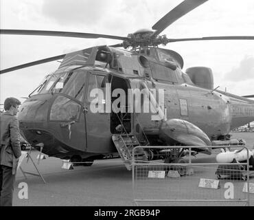 Royal Navy - Westland Sea King HAS.5 ZD630 (msn WA939), frisch aus der Yeovil-Produktionslinie, auf der SBAC Farnborough Air Show 1984 vom 2-9. September. Stockfoto