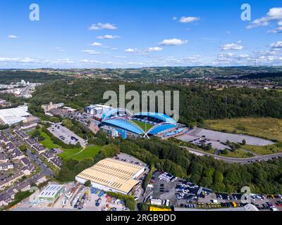 Das John SmithÕs Stadion, Heimat von Huddersfield Town während des Carabao-Cup-Spiels Huddersfield Town vs Middlesbrough at John Smith's Stadium, Huddersfield, Großbritannien, 8. August 2023 (Foto von Ryan Crockett/News Images) Stockfoto