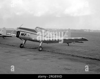 De Havilland DHC-1 Chipmunk 22 G-ARMF (msn C1/0394), vom College of Air Training in Hamble, Februar 1970. Stockfoto