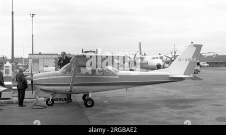 Reims-Cessna F172E Skyhawk G-ASOK (msn 0057), am Flughafen Blackpool-Squire's Gate im März 1972. Stockfoto