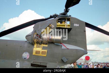 United States Army - Boeing-Vertol CH-47D Chinook 87-0094', auf der SBAC Farnborough International Air Show im September 1992. Stockfoto