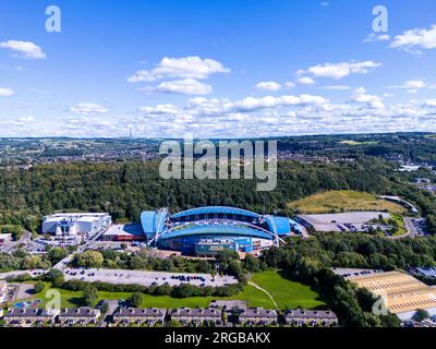 Huddersfield, Großbritannien. 08. Aug. 2023. Das John-SmithÕs-Stadion aus der Vogelperspektive, Heimat von Huddersfield Town während des Carabao-Cup-Spiels Huddersfield Town vs Middlesbrough im John Smith's Stadium, Huddersfield, Großbritannien, 8. August 2023 (Foto von Ryan Crockett/News Images) in Huddersfield, Großbritannien, am 8./8. August 2023. (Foto: Ryan Crockett/News Images/Sipa USA) Guthaben: SIPA USA/Alamy Live News Stockfoto