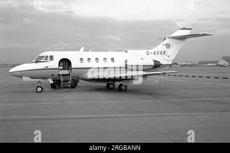 Hawker Siddeley HS.125-3B/RA G-AVXK (msn 25143) von Shell Aviation am Flughafen London Heathrow. Stockfoto