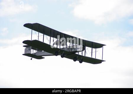 Vickers Vimy britisches schweres Bomberflugzeug, Doppeldecker des Ersten Weltkriegs, des Ersten Weltkriegs, des Ersten Weltkriegs. Neuerstellung für den Flug Alcock & Brown Atlantic Stockfoto