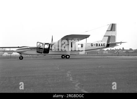 Britten-Norman BN-2A-35 Islander G-BAAE (msn 308), am 4. September 1972 auf der SBAC Farnborough Air Show, die vom 4-10. September stattfand und die verlängerte Nase, ähnlich der des Trislander, demonstrierte. Stockfoto