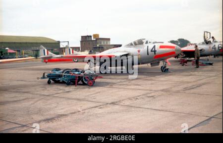 Royal Air Force - de Havilland DH.115 Vampire T.11 XE927 '14' (msn 8091), von Nr.8 Flugschule an der RAF Swinderby, im Juli 1962. Stockfoto