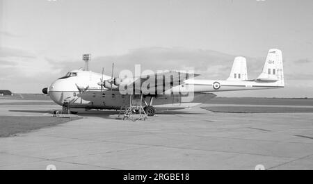 Royal Air Force - Armstrong-Whitworth AW.660 Argosy C.1 XN814 (msn 6743), der No.90 (Signals) Group, bei RAF Kinloss. Stockfoto