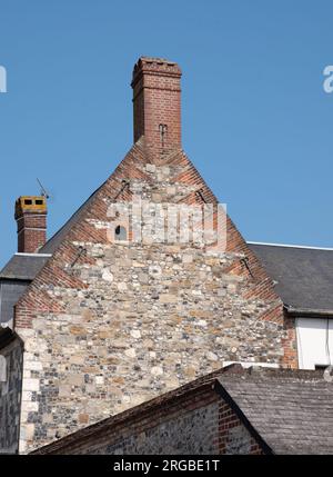 Giebelende aus rotem Backstein in der Altstadt von Saint Valery sur Somme Stockfoto