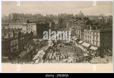 Luftaufnahme des Bull Ring Market mit Marktständen, Birmingham, West Midlands, vom Kirchturm. Stockfoto