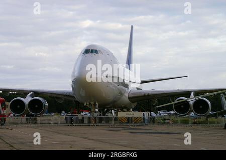 Boeing 747 Jumbo Jet Film und TV-Requisiten bei Dunsfold. Früher bei British Airways als G-BDXJ. Gefälschte zusätzliche Lok. Fiktive Skyfleet S570 N88892 Stockfoto