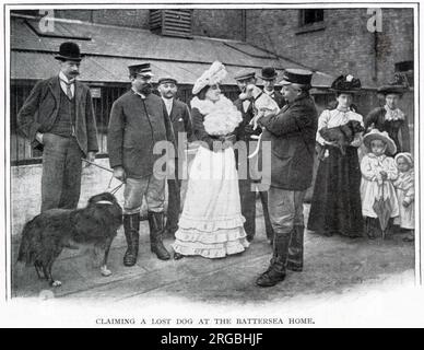 Die Besitzerin mit ihrem Hund im Battersea Dogs Home, London. Stockfoto