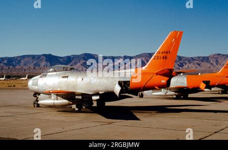 United States Army - Canadair CL-13 Mk.5 / QF-86E Sabre 23146, betrieben für die US Army von Flight Systems Inc., Mojave, CA., wobei die Royal Canadian Air Force die Serie „23206“ beibehält. Stockfoto