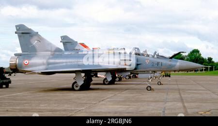 Armee de l'Air - Dassault Mirage 2000B 2-FI (msn 512) von Escadron de Chasse 2/2 „Cote d'Or“, am 24. Juli 1993 auf der RAF Fairford für die Royal International Air Tattoo. (Armee de l'Air - Französische Luftwaffe). Stockfoto