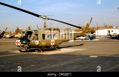 United States Army - Bell UH-1-M iroquois 66-15205 (msn 1933), der California National Guard. Stockfoto