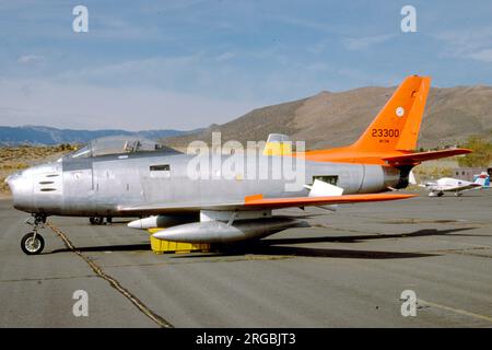 United States Army - Canadair CL-13 Mk.5 / QF-86E Sabre 23300 / N4724A (msn 1090), betrieben für die US Army von Flight Systems Inc., Mojave, CA., wobei die Royal Canadian Air Force mit der Seriennummer „23283“ mit eingetragenem Eintragungskennzeichen N4724A geführt wird. Stockfoto