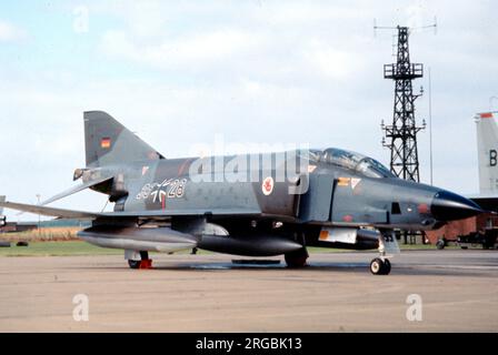 Luftwaffe - McDonnell Douglas RF-4E Phantom II 35+28 (msn 4071), Aufklarungsgeschwader 51 'immelmann', RAF Binbrook für eine Flugschau am 26. August 1978. Stockfoto