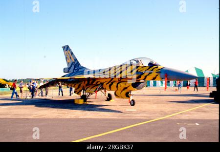 Force Aerienne Belge - General Dynamics F-16AM Fighting Falcon FA94 (msn GH-94), von 31 Smaleen, auf der RAF Fairford für die Royal International Air Tattoo am 20. Juli 1991. (Force Aerienne Belge - Belgische Luftwaffe). Stockfoto