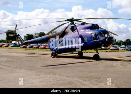 Luftwaffe - Mil Mi-8 94+01 (msn 105 100), ein ehemaliges Beispiel der Ostdeutschen Luftwaffe, das von der Luftwaffe nach der Vereinigung aufgenommen wurde, am 24. Juli 1993 auf der RAF Fairford. Stockfoto