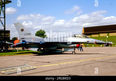 Koninklijke Luchtmacht - General Dynamics F-16A Fighting Falcon J-255 (msn 6D-44). Auf dem Treffen des taktischen Kämpfers der RAF Waddington am 26. August 1986. (Koninklijke Luchtmacht - Royal Netherlands Air Force). Stockfoto