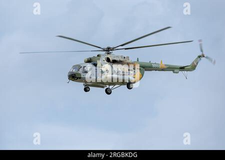 Tschechische Luftwaffe - Militärhubschrauber Mil Mi-171Sh mit Lackierung anlässlich des 60. Jahrestags des ersten Fluges des Mi-8. Stockfoto