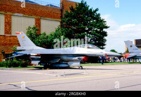 Force Aerienne Belge - General Dynamics F-16A Fighting Falcon FA23 (msn 6H-23), vom 350. Geschwader 1. Flügel, beim Treffen der taktischen Kampfeinheit RAF Waddington am 2. August 1986. (Force Aerienne Belge - Belgische Luftwaffe). Stockfoto