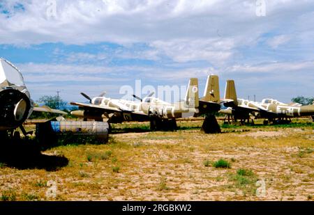 United Sates Army - Grumman OV-1C Mohawk 61-2721 (msn 64C), am Luftwaffenstützpunkt Davis-Monthan zur Lagerung und Entsorgung. Stockfoto