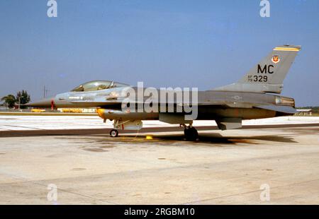 United States Air Force (USAF) - General Dynamics F-16A Block 10 Fighting Falcon 79-0329 (msn 6i-114, Basiscode 'MC'). Stockfoto