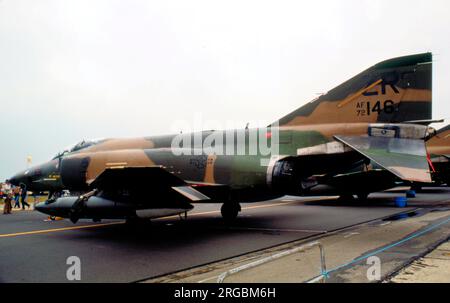 United States Air Force (USAF) - McDonnell Douglas RF-4C-51-MC Phantom 72-0146 (msn 4306, Basiscode 'ZR'), bei der RAF Greenham Common für die internationale Lufttätowierung am 23. Juli 1983. Stockfoto