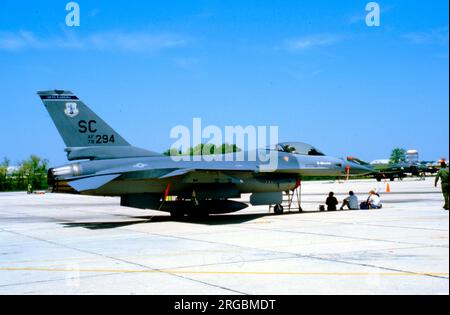 United States Air Force (USAF) - General Dynamics F-16A Block 10 Fighting Falcon 79-0294 (msn 61-79, Basiscode „SC“) der South Carolina Air National Guard. Stockfoto