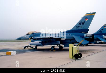 United States Air Force (USAF) - General Dynamics F-16C Block 25C Fighting Falcon 84-1231 (msn 5C-68, Basiscode „SW“) Stockfoto