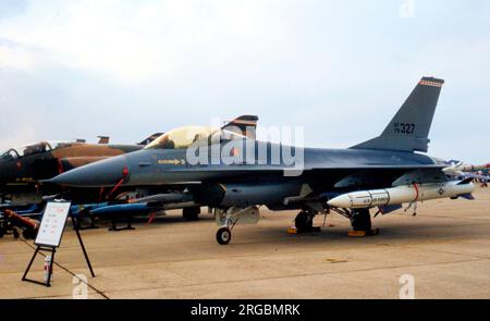 United States Air Force (USAF) – General Dynamics F-16A Block 10 Fighting Falcon 79-0327 (MSN 61-112) Stockfoto