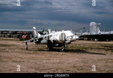 United States Marine Corps - Hawker Siddeley Av-8C Harrier, am Luftwaffenstützpunkt Davis-Monthan zur Lagerung und Entsorgung. Stockfoto