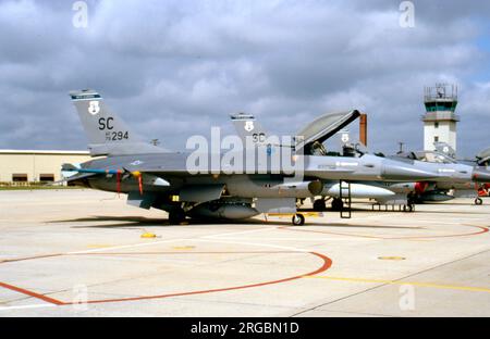 United States Air Force (USAF) - General Dynamics F-16A Block 10 Fighting Falcon 79-0294 (msn 61-79, Basiscode „SC“) der South Carolina Air National Guard. Stockfoto