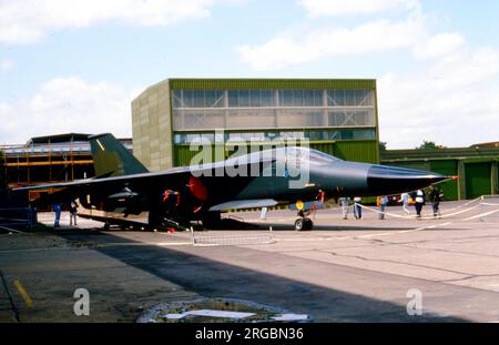 United States Air Force (USAF) - General Dynamics FB-111A 67-7196 (msn B1-010), auf dem Treffen der RAF Waddington Tactical Fighter am 2. August 1986 Stockfoto